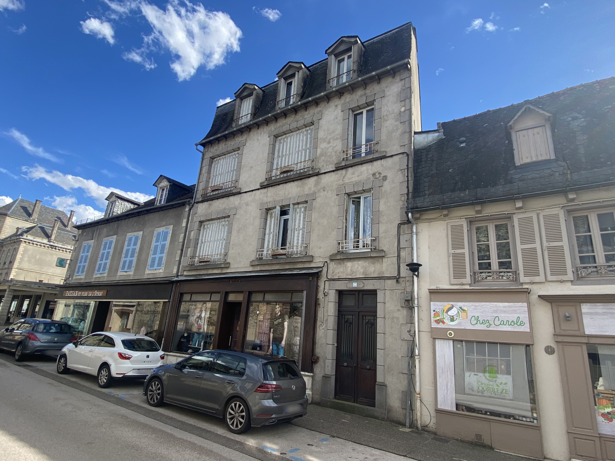 IMMEUBLE DE RAPPORT AVEC LOCAL COMMERCIAL ET 2 APPARTEMENTS