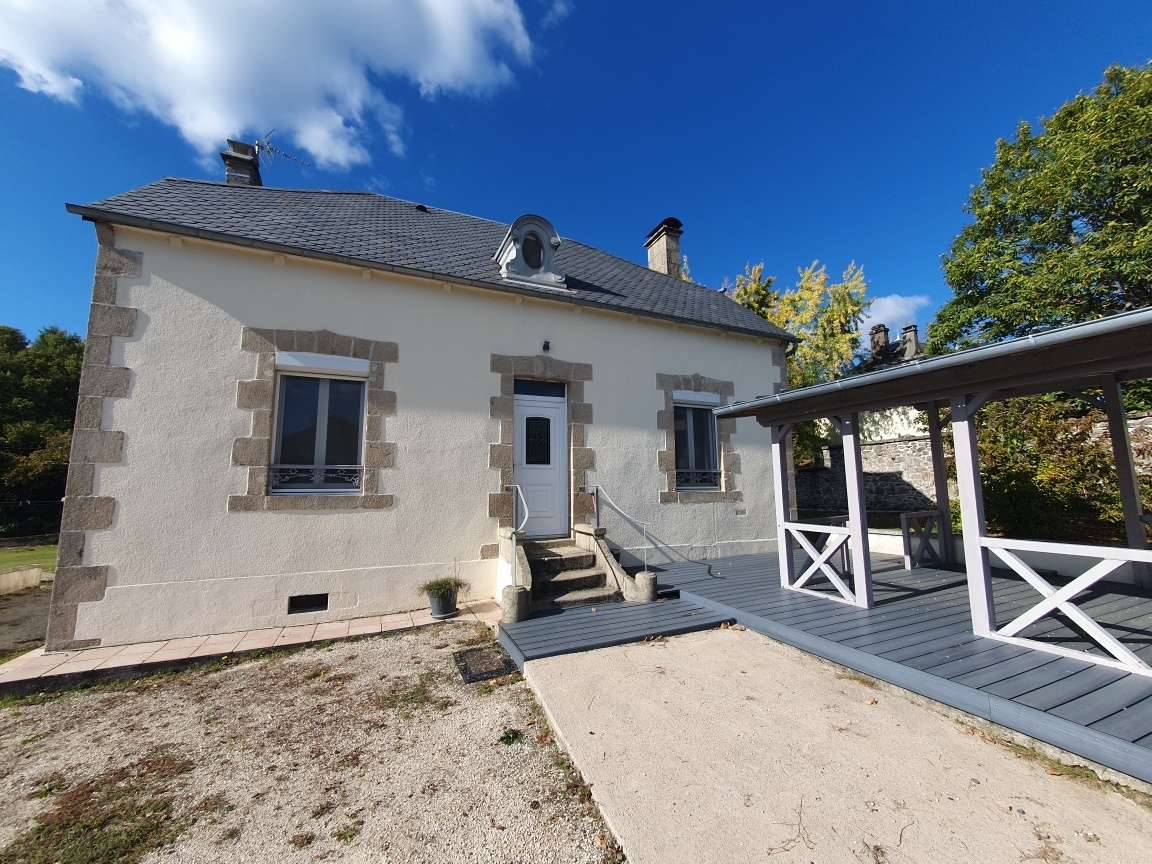 CHARMANTE MAISON RÉNOVÉE PROCHE COMMERCES