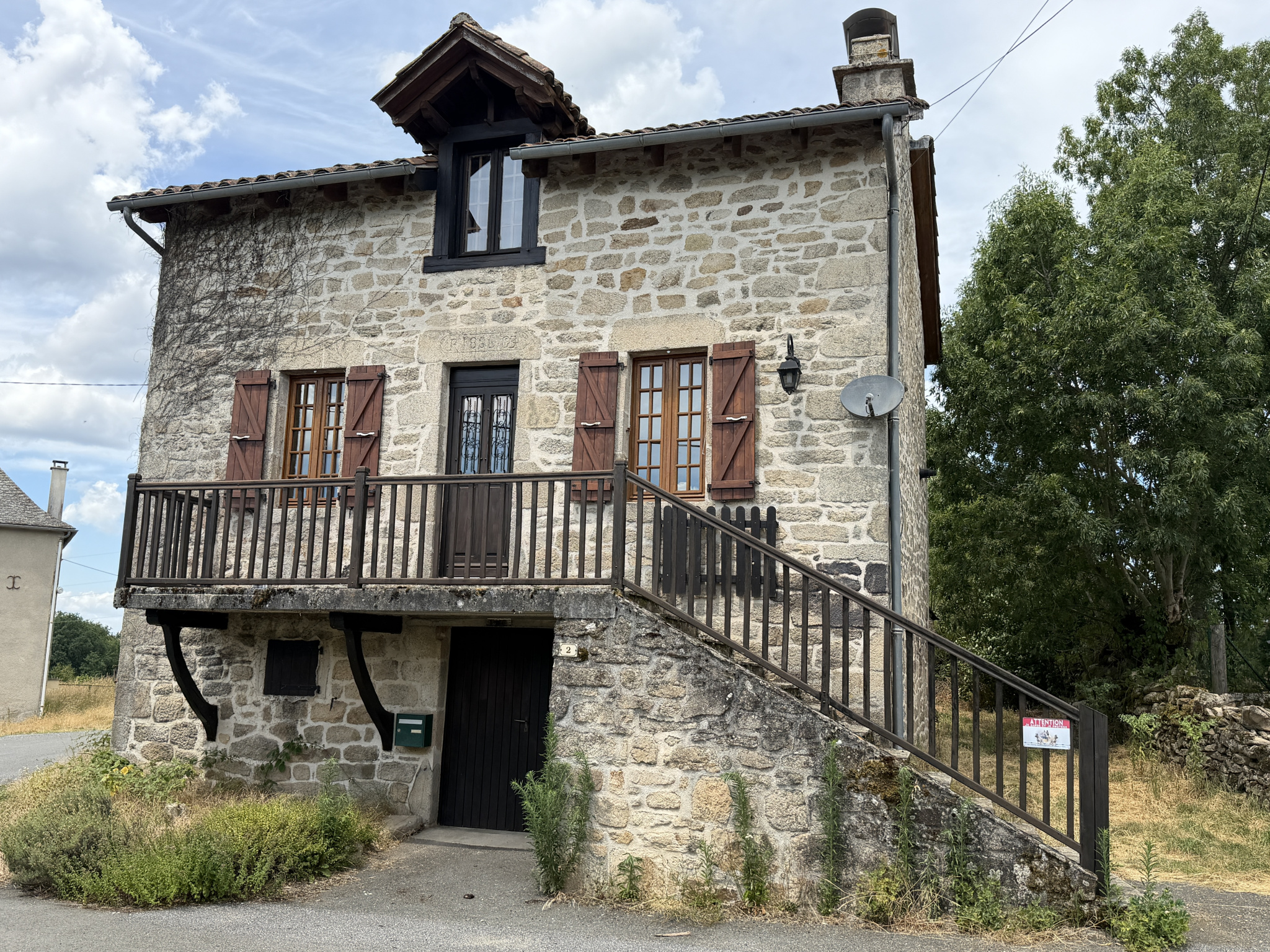 Charme corrézien et potentiel locatif au coeur de la vallée d