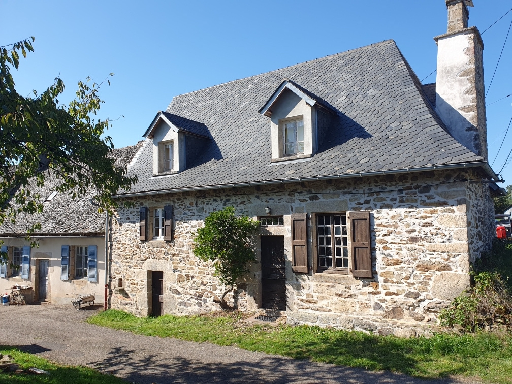 CHARMANTE MAISON DE CARACTÈRE EN XAINTRIE