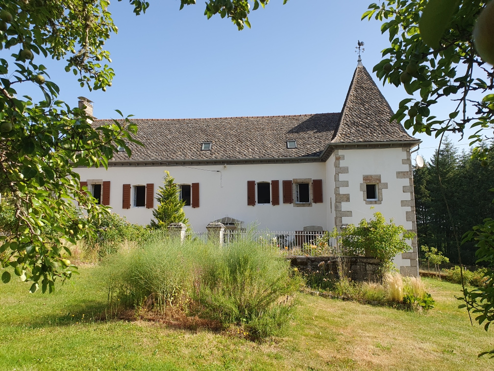 PROPRIÉTÉ D'EXCEPTION EN XAINTRIE, 2,2 HA BOIS ET PRÉS ATTENANTS, DÉPENDANCE ,TRÉS BON ÉTAT .